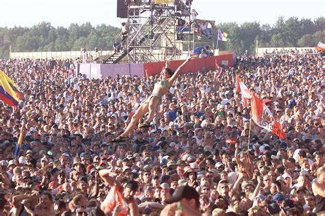 flea woodstock 99|Lets Revisit The Chaos Of Woodstock 99, The Day。